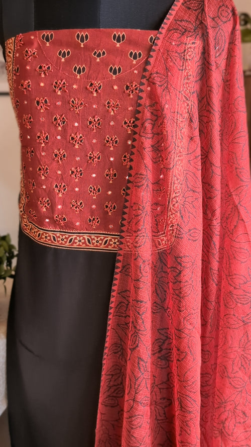 Cotton set with worked yoke