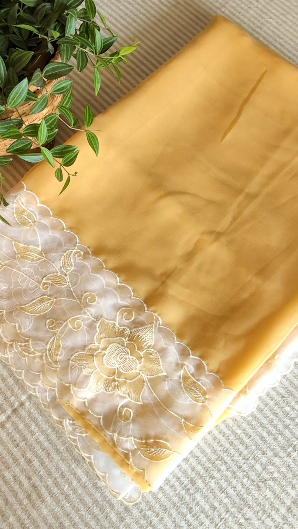 Soft crush flowy organza saree