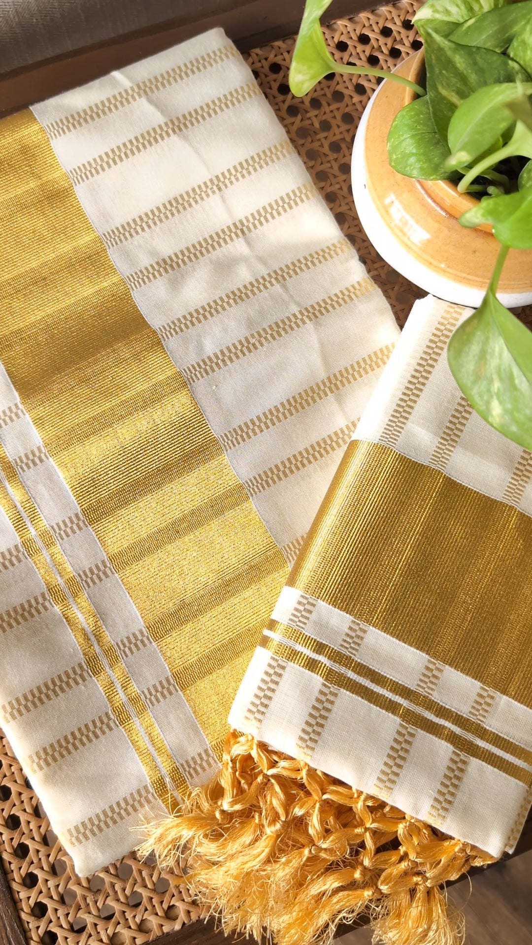 Zari weaves set mundu