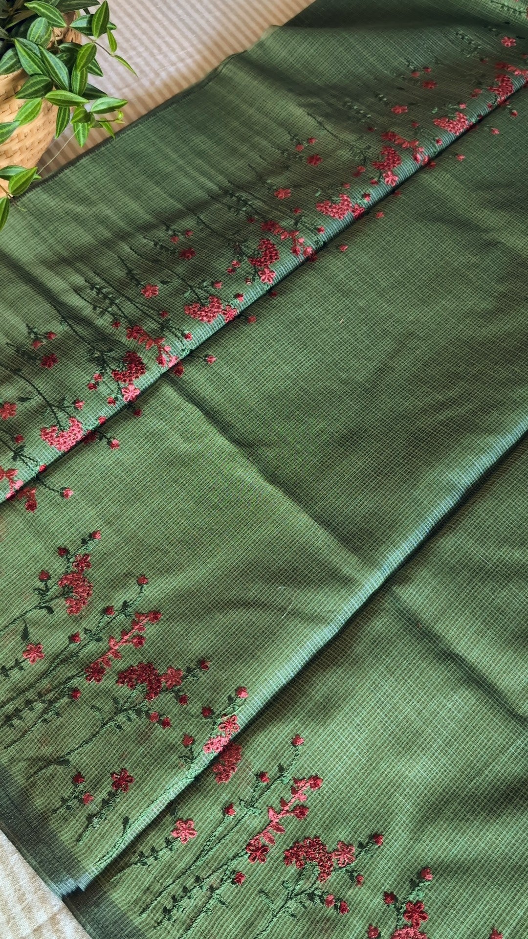 Munga kota thread work saree